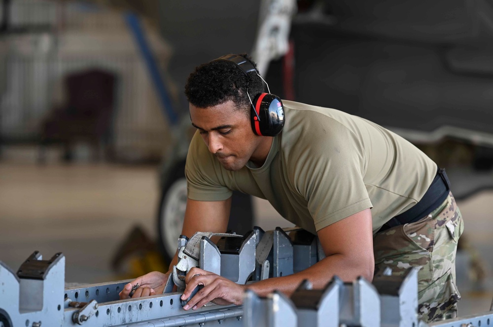 33rd AMXS 4th quarter weapons load competition