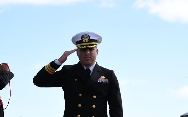 USS St. Louis (LCS 19) holds change of command ceremony