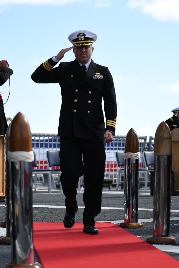 USS St. Louis (LCS 19) holds change of command ceremony