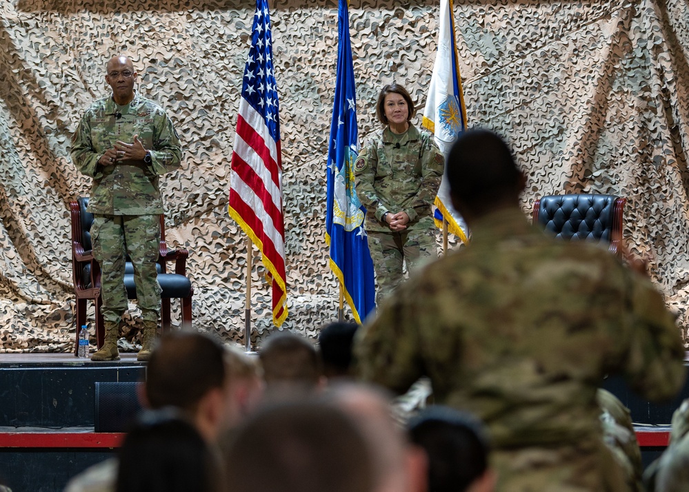 CSAF and CMSAF visit the Red Tails