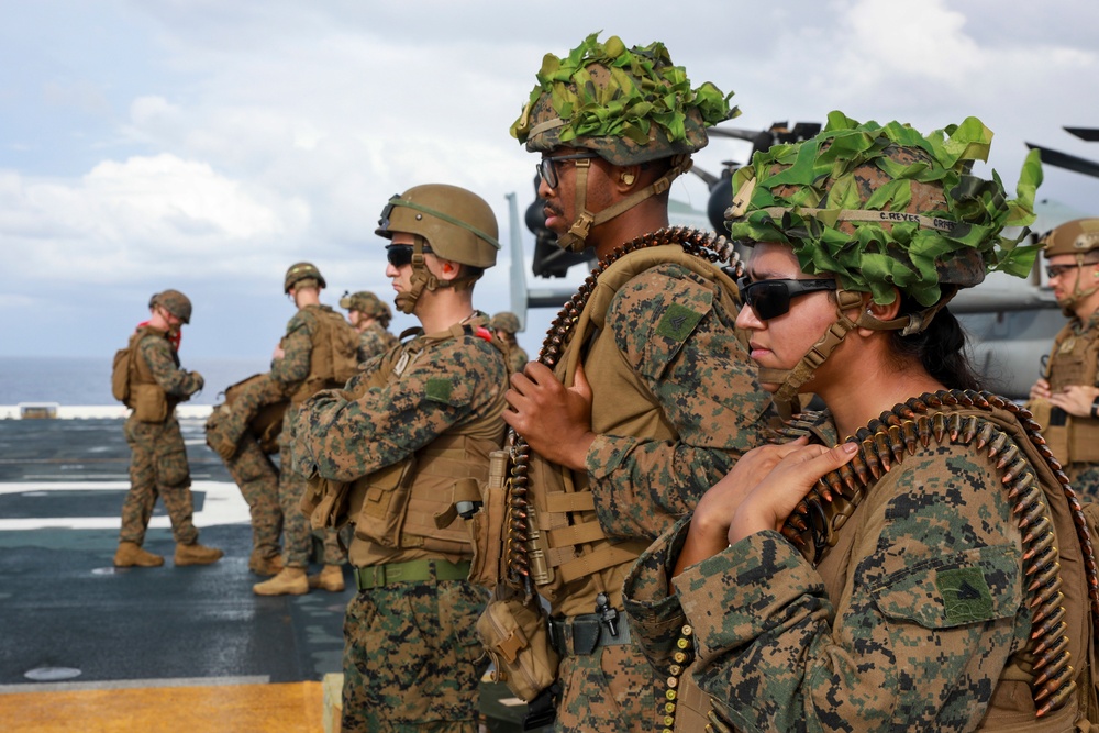 13th MEU Marine conduct machine gun live-fire training