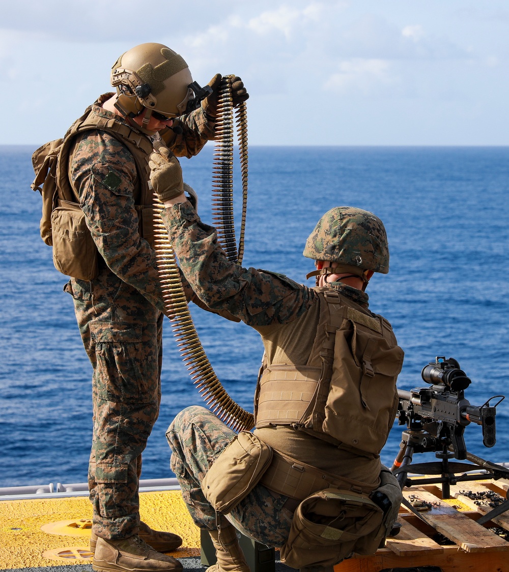 DVIDS Images 13th MEU Marine conduct machine gun livefire training