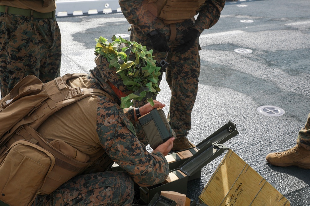 DVIDS Images 13th MEU Marine conduct machine gun livefire training