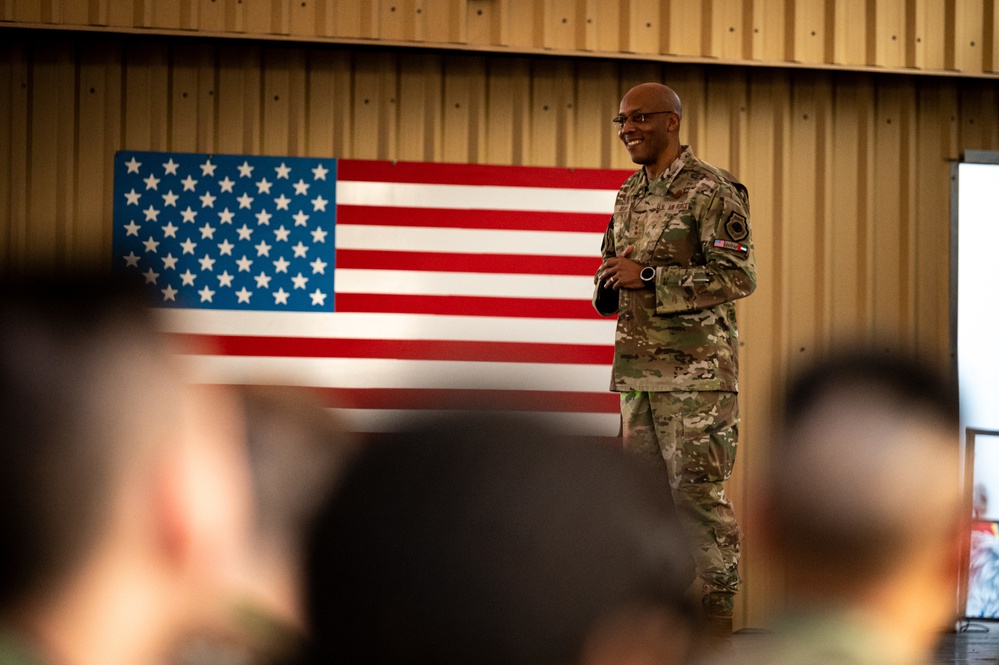 CSAF, CMSAF visit Al Dhafra Air Base