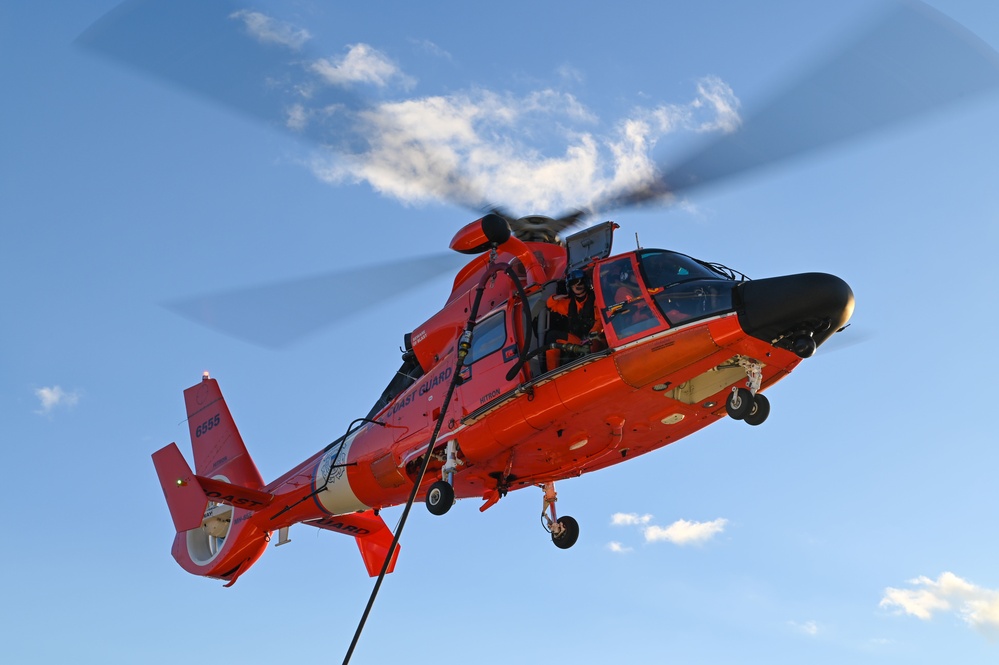 USCGC Stone’s crew conducts helicopter training underway