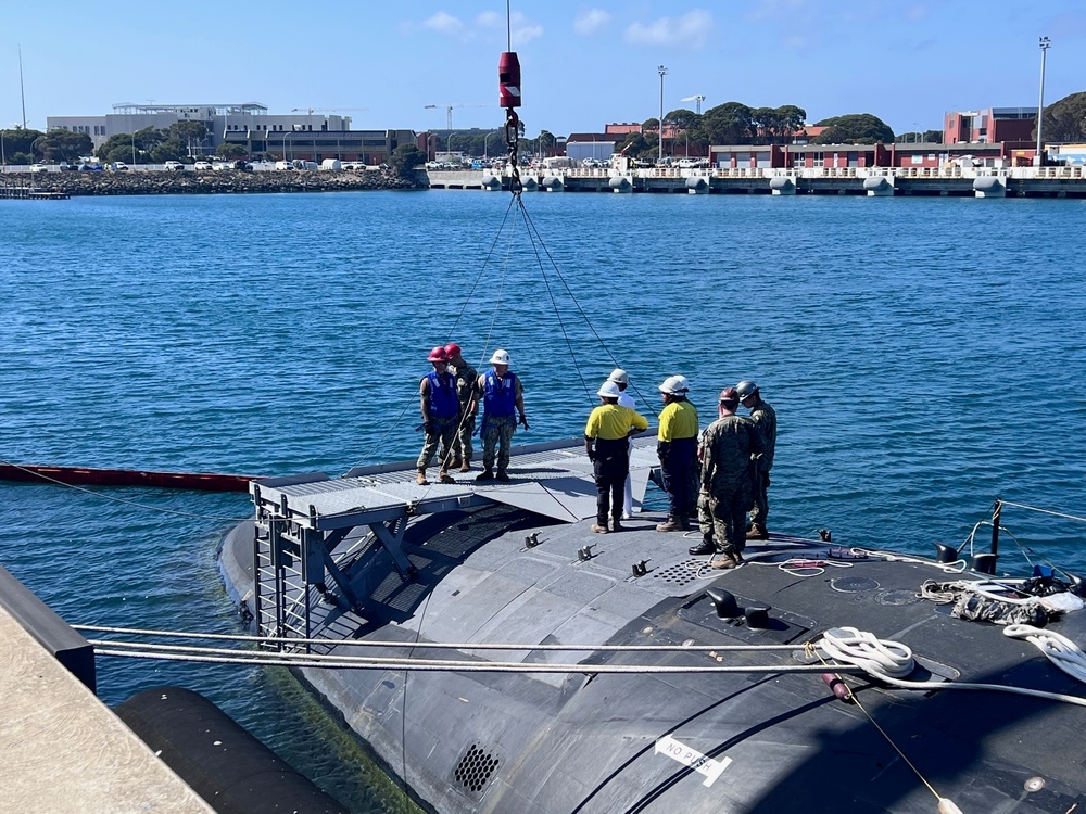 USS Mississippi Conducts Weapons Handling Exercise with Royal Australian Navy