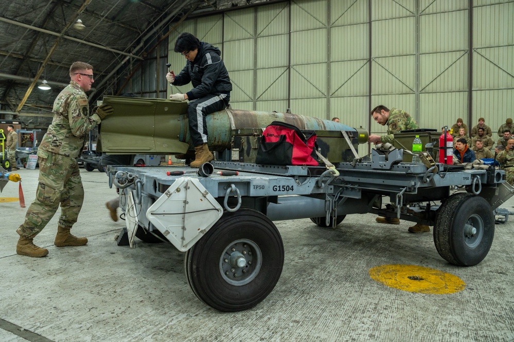 Osan Airmen participate in load crew comp