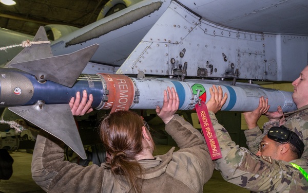 Osan Airmen participate in load crew comp