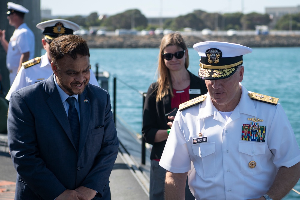 USS Mississippi Hosts Distinguished Visitors