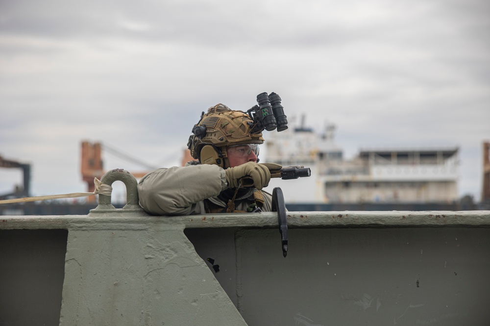 26th MEU conduct BAF operations during VBSS training