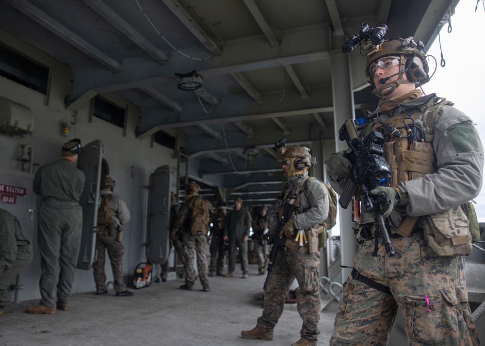 26th MEU conduct BAF operations during VBSS training