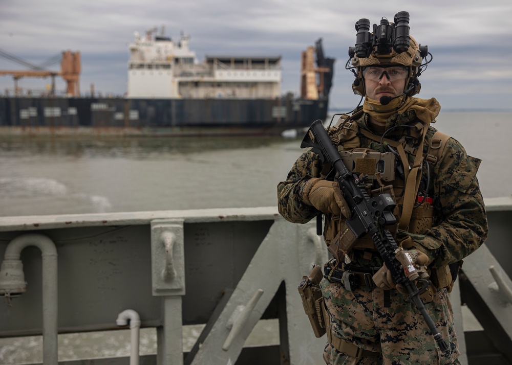 26th MEU conduct BAF operations during VBSS training