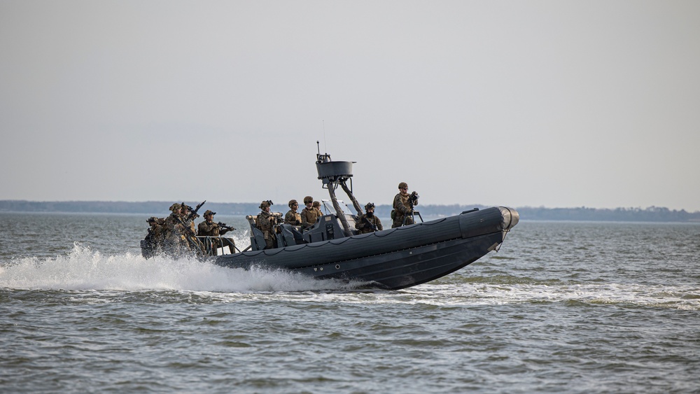 26th MEU conduct BAF operations during VBSS training