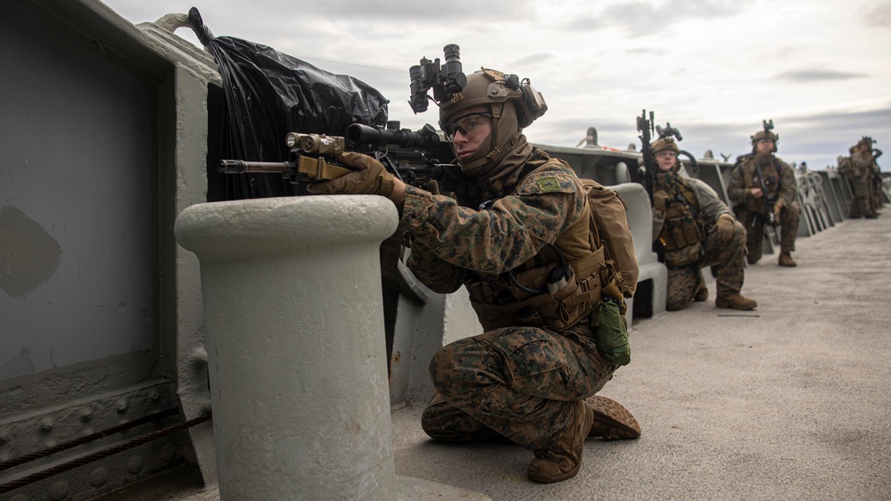 26th MEU conduct BAF operations during VBSS training