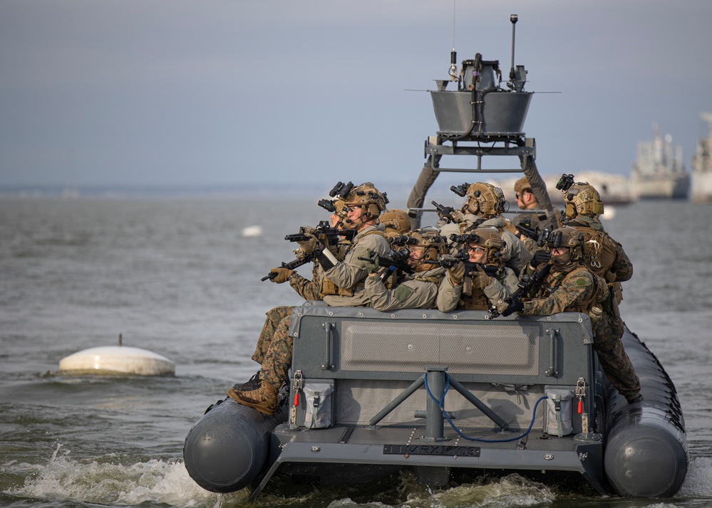 26th MEU conduct BAF operations during VBSS training