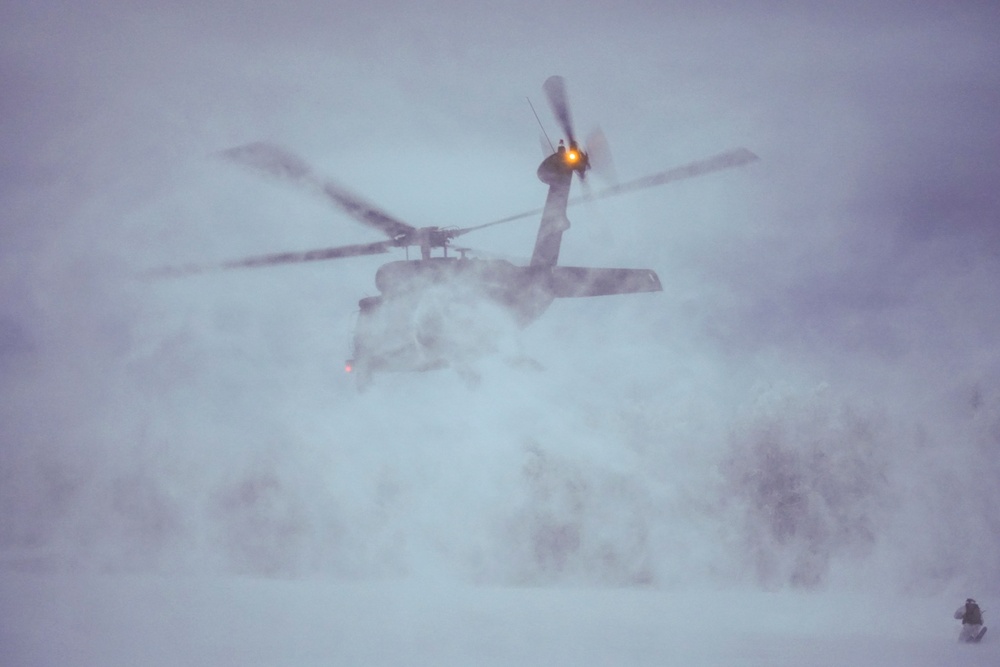 Alaska Army Guard aviators train with Special Tactics Airmen