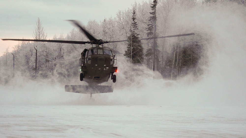 Alaska Army Guard aviators train with Special Tactics Airmen