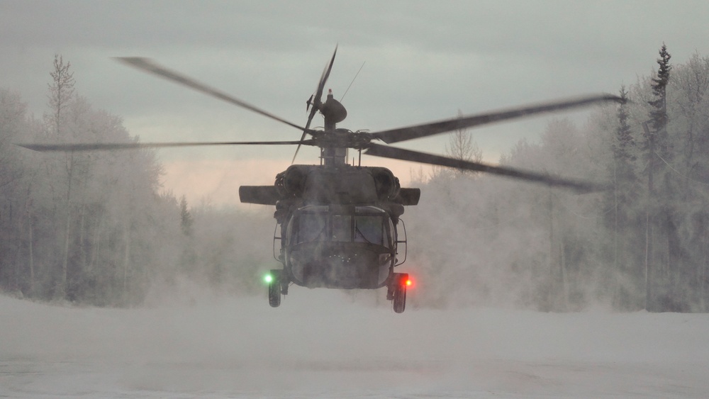 Alaska Army Guard aviators train with Special Tactics Airmen