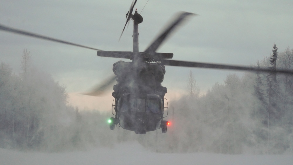 Alaska Army Guard aviators train with Special Tactics Airmen