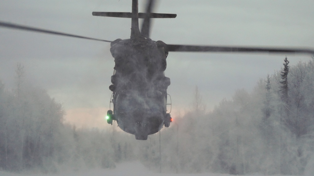 Alaska Army Guard aviators train with Special Tactics Airmen