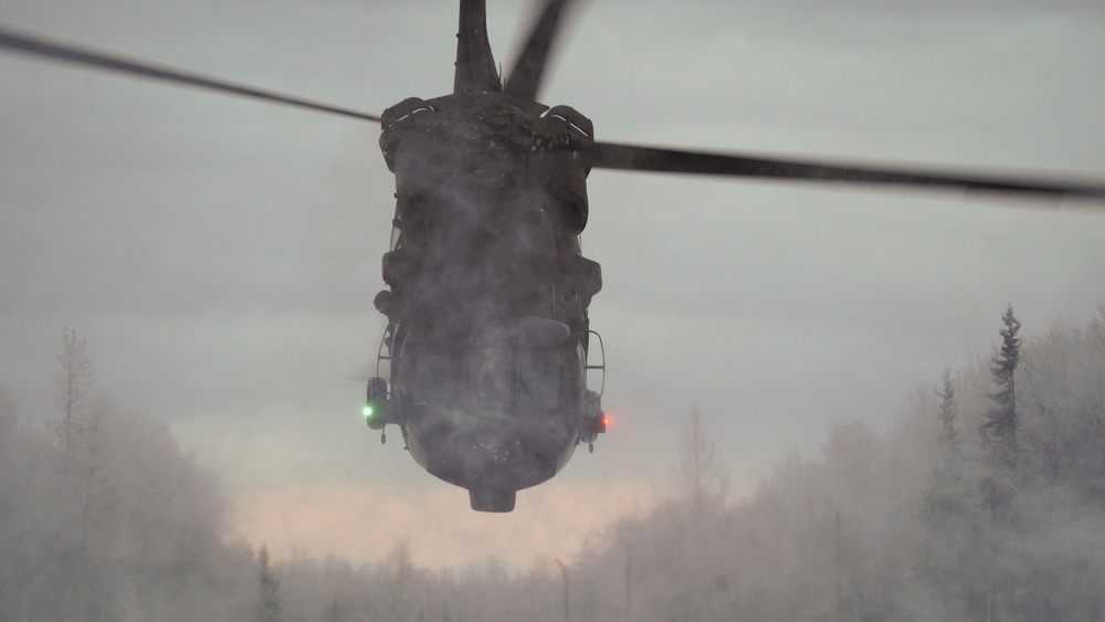 Alaska Army Guard aviators train with Special Tactics Airmen