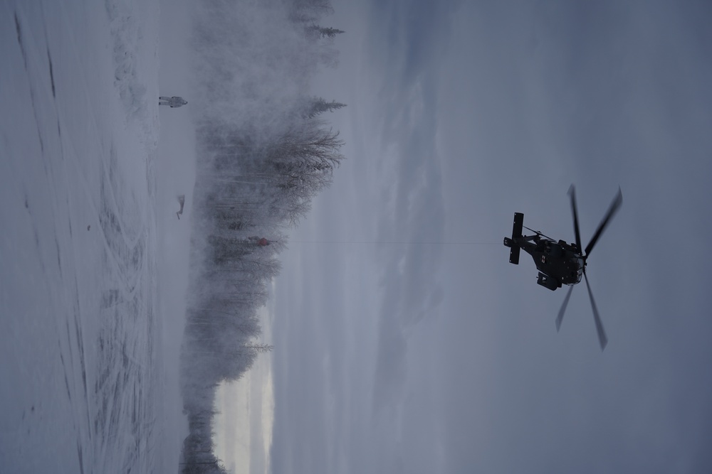 Alaska Army Guard aviators train with Special Tactics Airmen