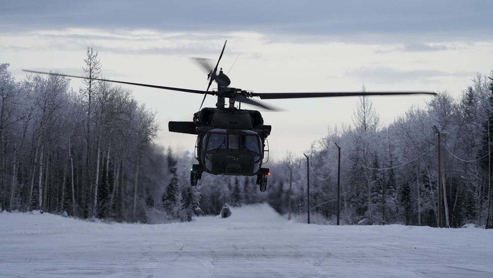 Alaska Army Guard aviators train with Special Tactics Airmen