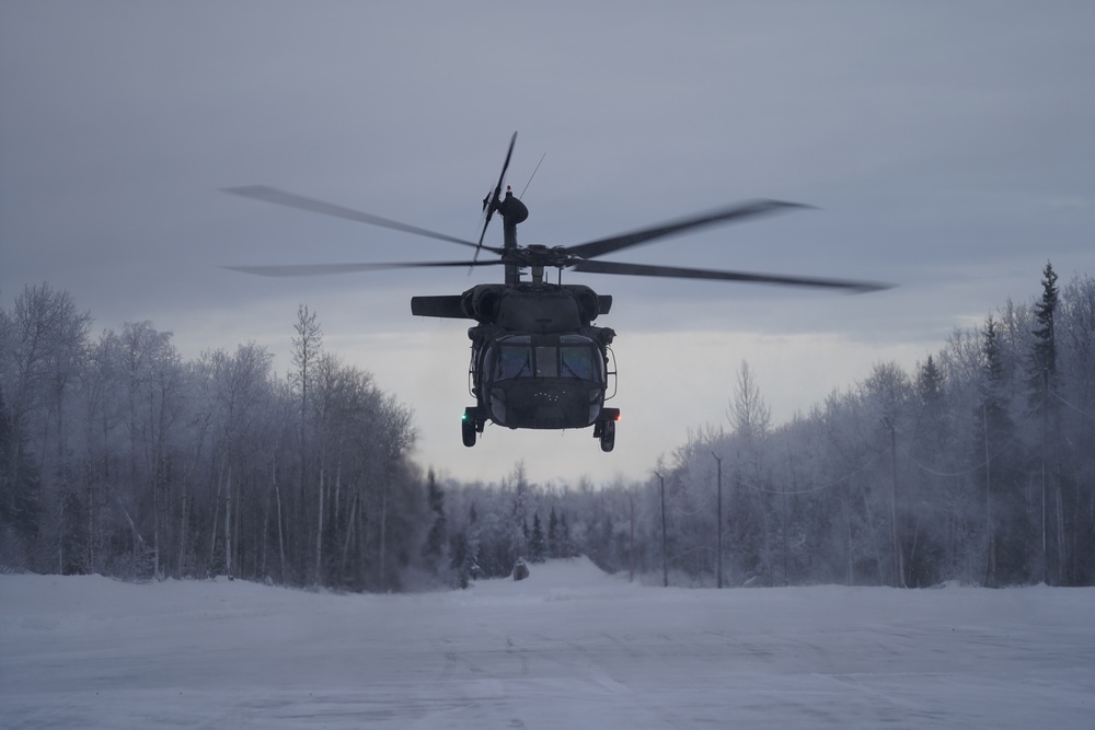 Alaska Army Guard aviators train with Special Tactics Airmen