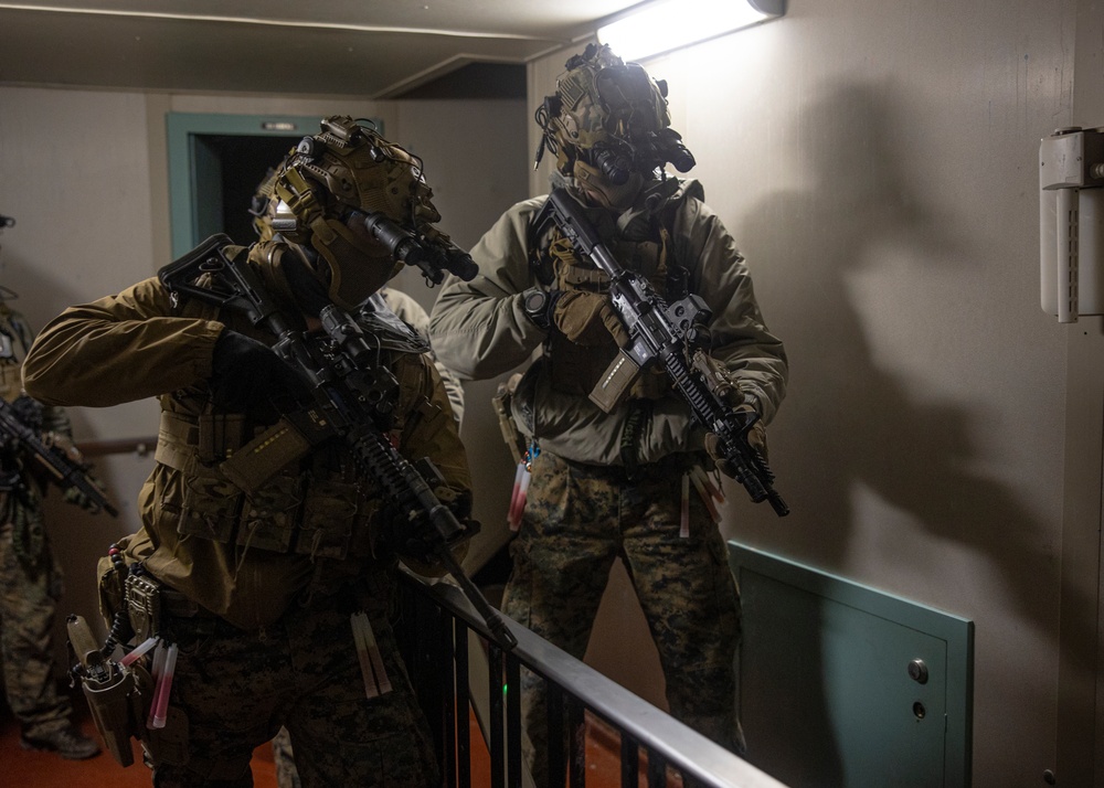 Own The Night: 26th MEU Marines Participate in Night Ops During VBSS Course