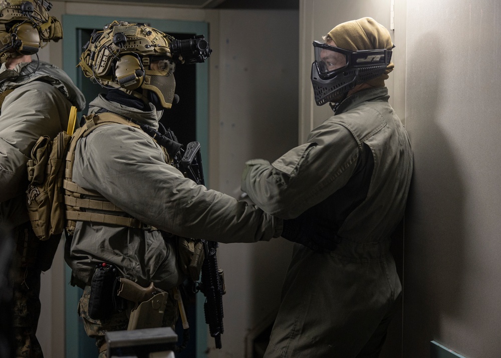 Own The Night: 26th MEU Marines Participate in Night Ops During VBSS Course