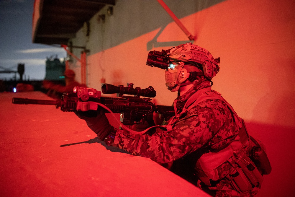 Own The Night: 26th MEU Marines Participate in Night Ops During VBSS Course