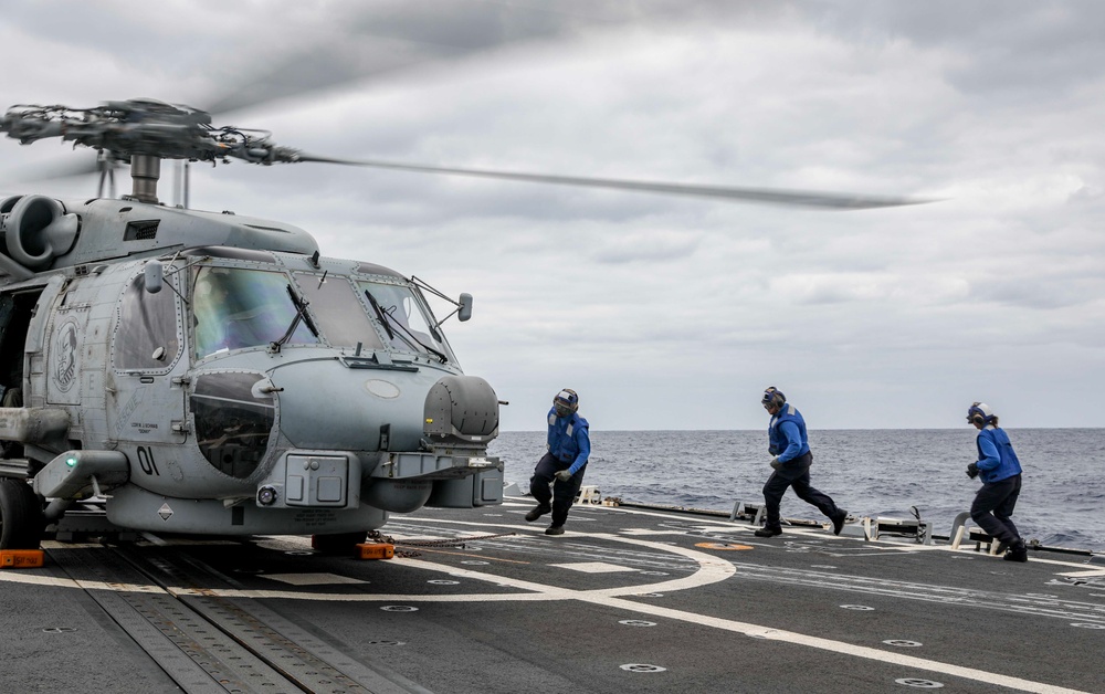 USS Rafael Peralta (DDG 115) Conducts Flight Operations in the Philippine Sea