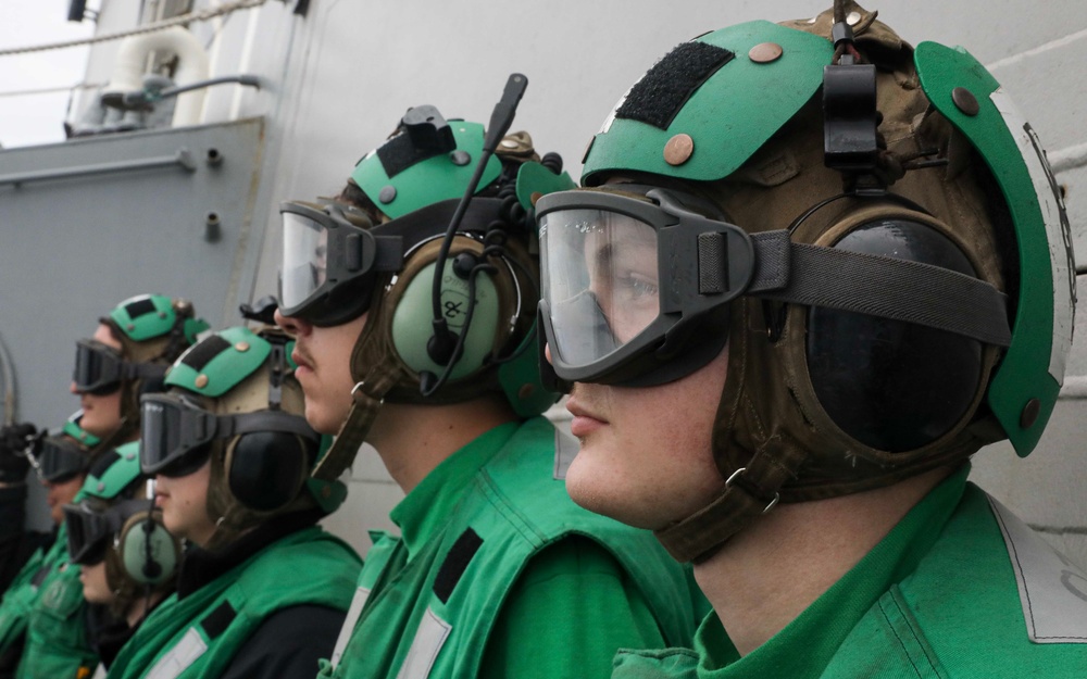 USS Rafael Peralta (DDG 115) Conducts Flight Operations in the Philippine Sea