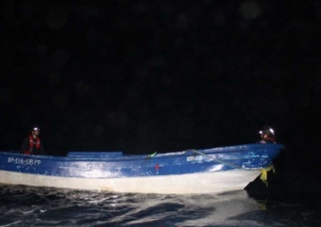 Coast Guard transfers 250 kilograms in seized cocaine, 3 apprehended smugglers to the Dominican Republic authorities