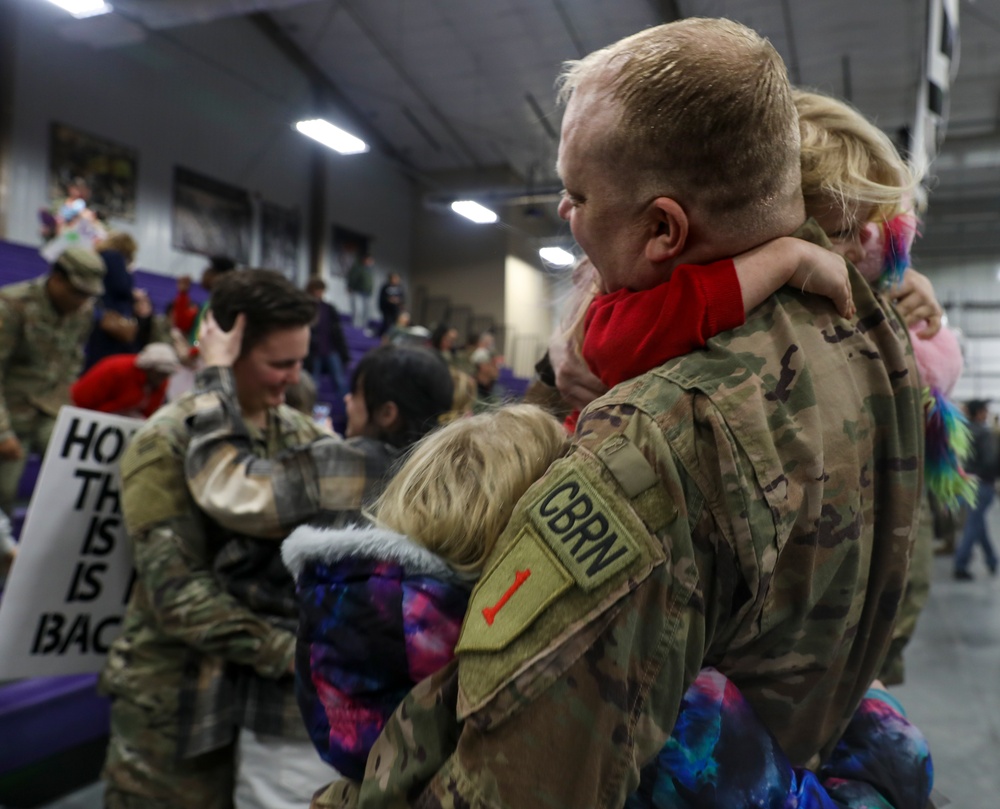 1st Infantry Division Welcomes Home Soldiers from Deployment