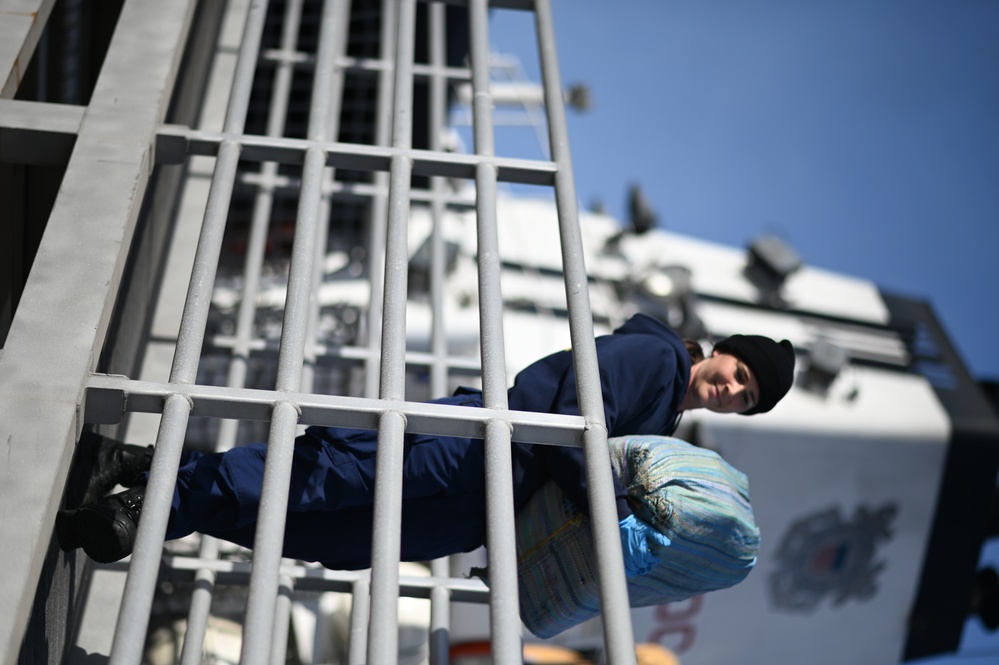 Coast Guard Cutter Alert crew offloads drugs in San Diego