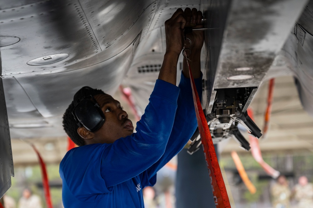 336th FGS wins 4th Quarter Weapons Load Crew Competition