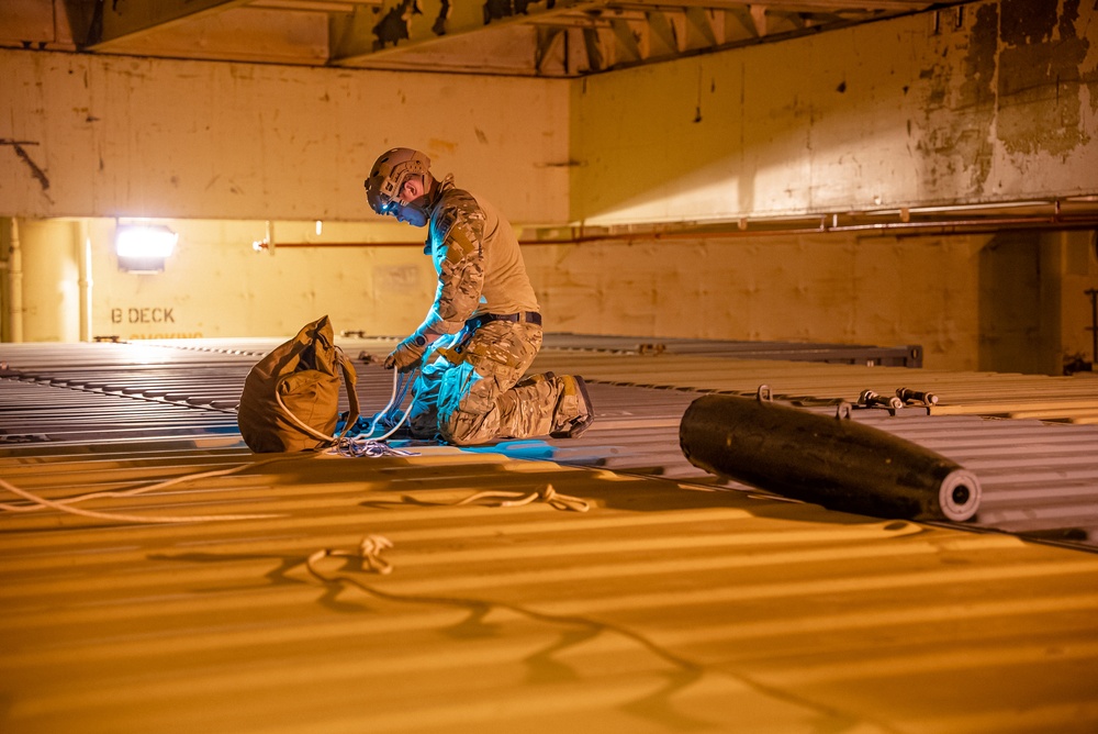 EODMU 5 At Sea Damage Repair