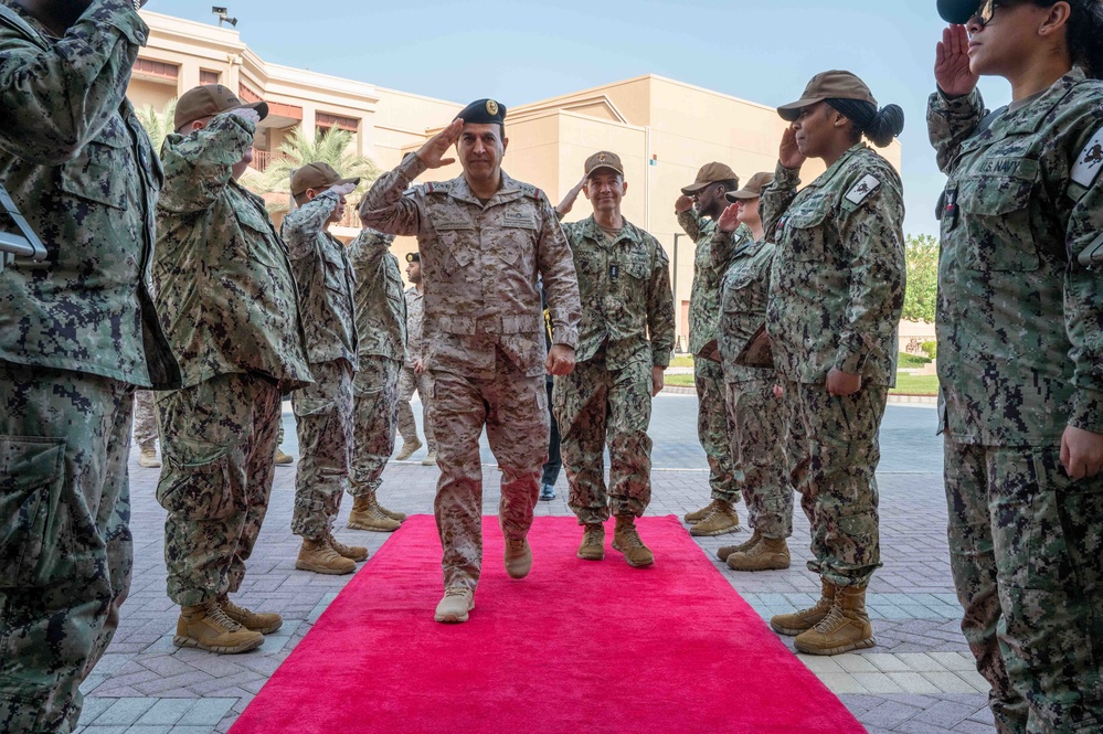 Royal Saudi Naval Forces Commander visits U.S. 5th Fleet