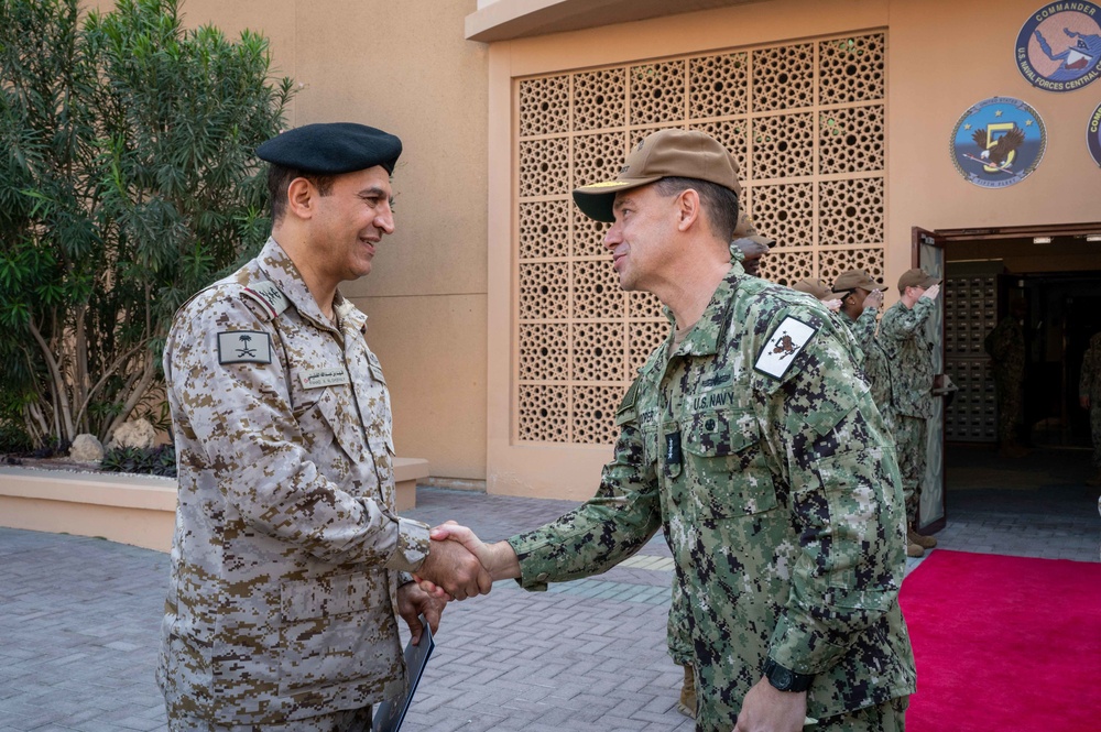 Royal Saudi Naval Forces Commander visits U.S. 5th Fleet