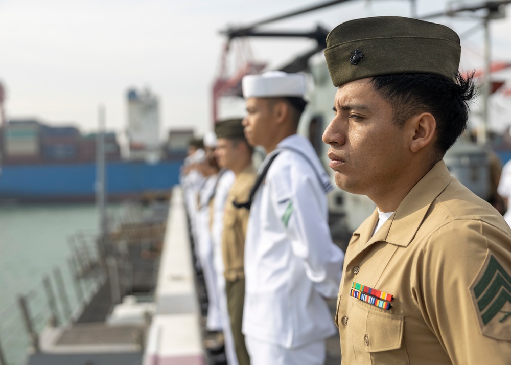 USS Anchorage Sailors and Marines Strengthen Partnership with