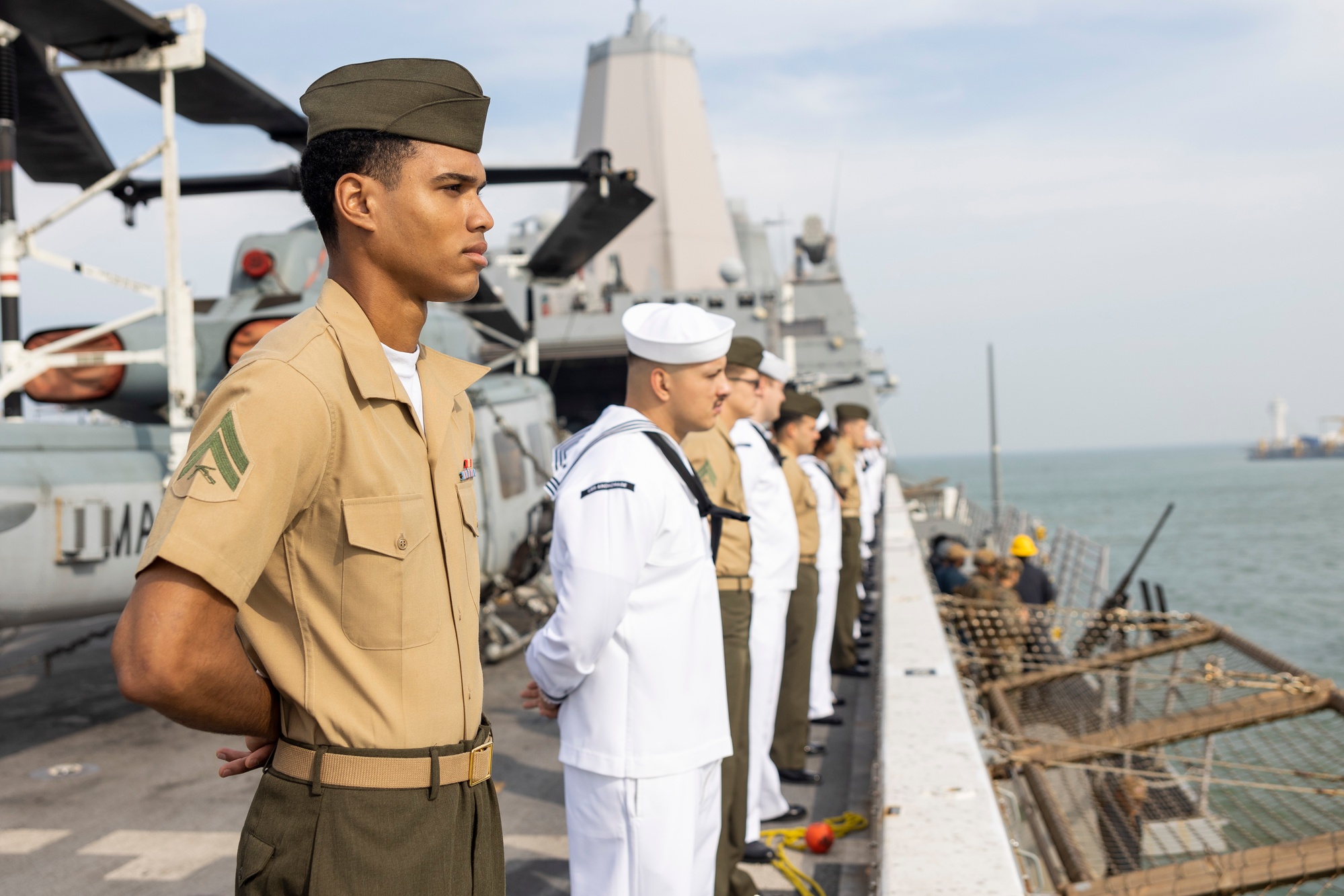 USS Anchorage Sailors and Marines Strengthen Partnership with