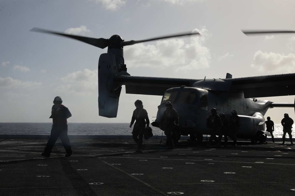 13th MEU Leadership Visits the USS John P. Murtha