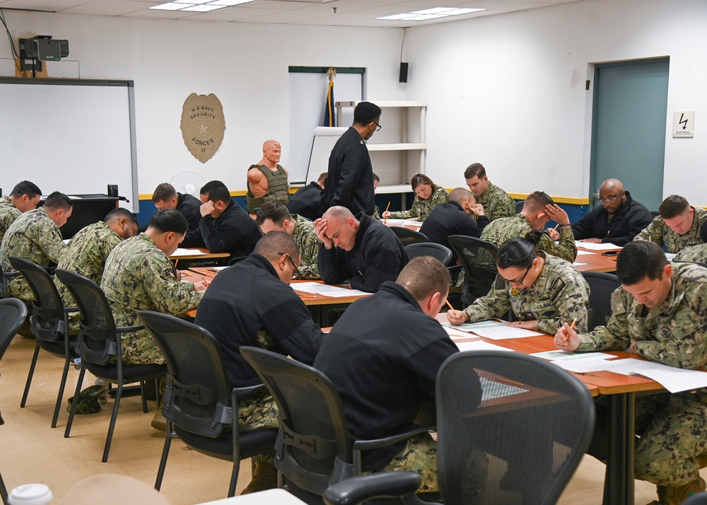 DVIDS Images Sailors Participate In Navy Chief Exam [Image 1 of 5]