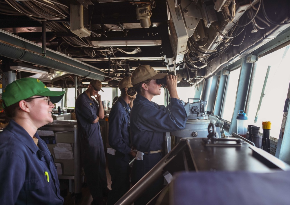 USS The Sullivans transits the Bab al-Mandeb