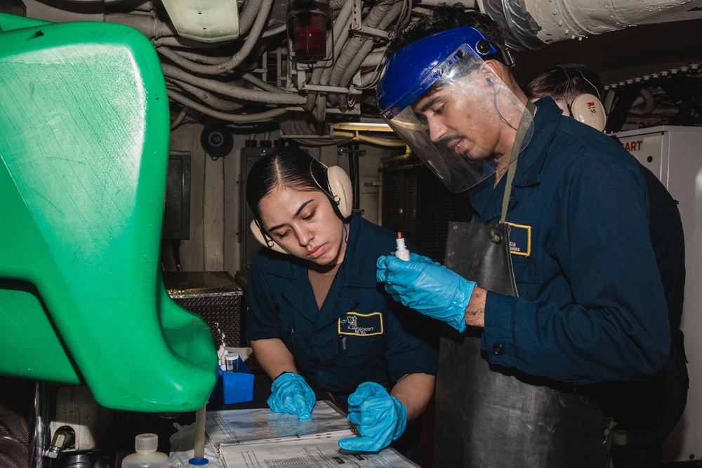 U.S. Sailors Tests Jacketwater