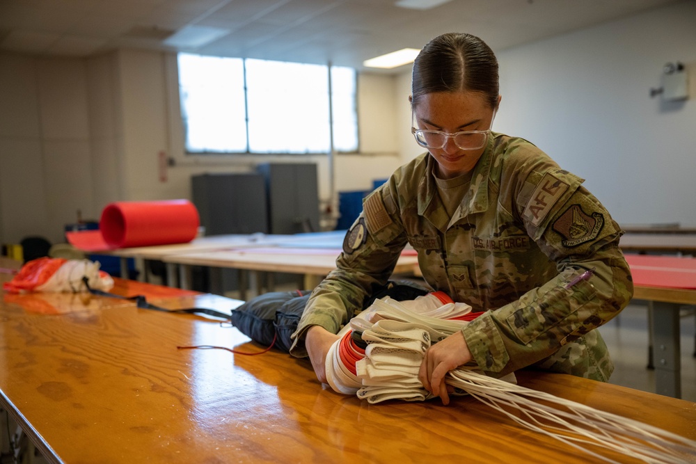 15th OSS equipping our aircraft