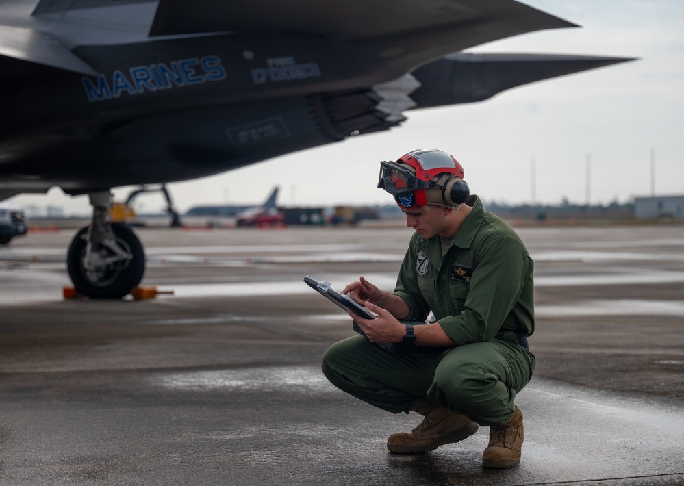 VMFA-214 trains during WSEP 23.04