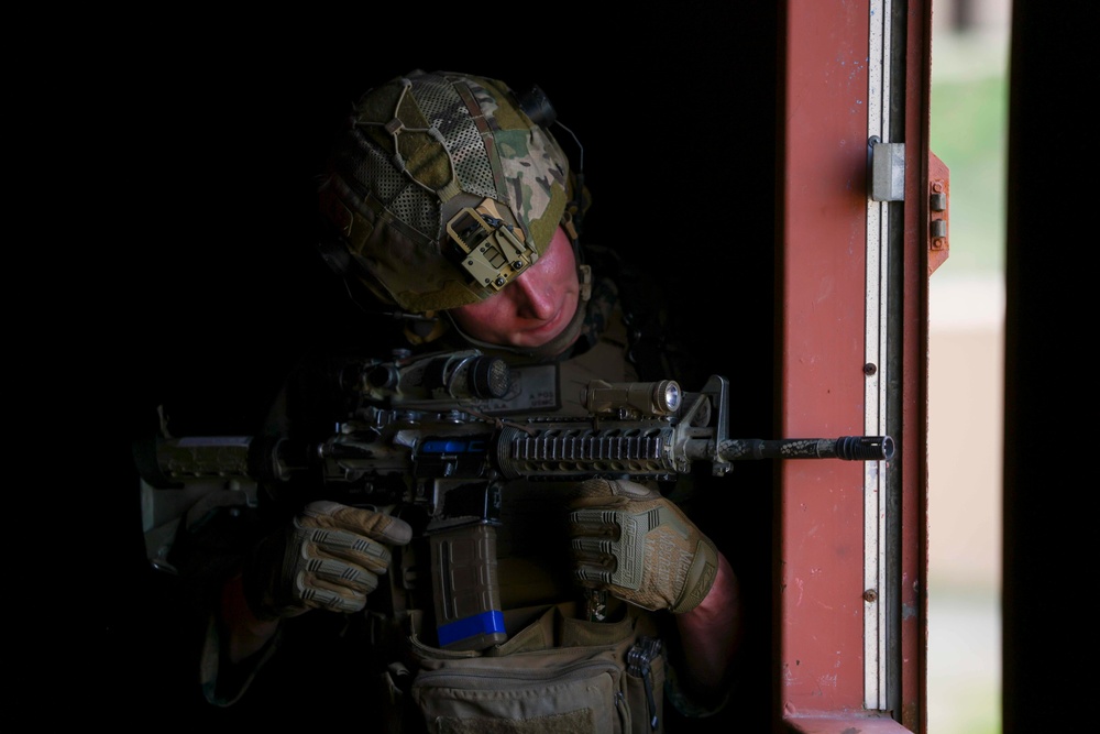 2nd Battalion, 1st Marines conduct Raid Leaders Course