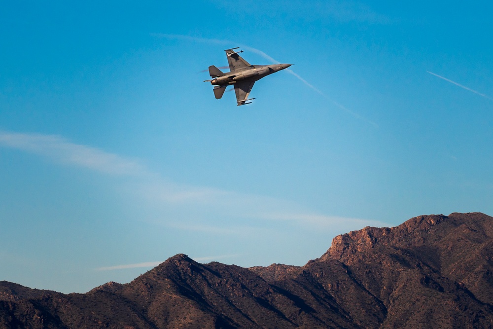 309th AMU launch and catch F-16s